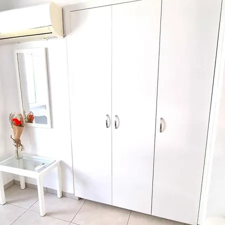 Stylish - 2 Minutes From Kastella Apartmán Larnaca