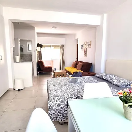 Stylish - 2 Minutes From Kastella * לרנקה