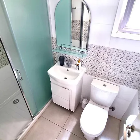 Stylish - 2 Minutes From Kastella דירה