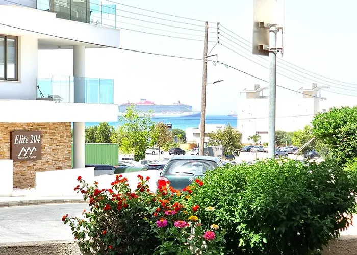 Stylish - 2 Minutes From Kastella アパート