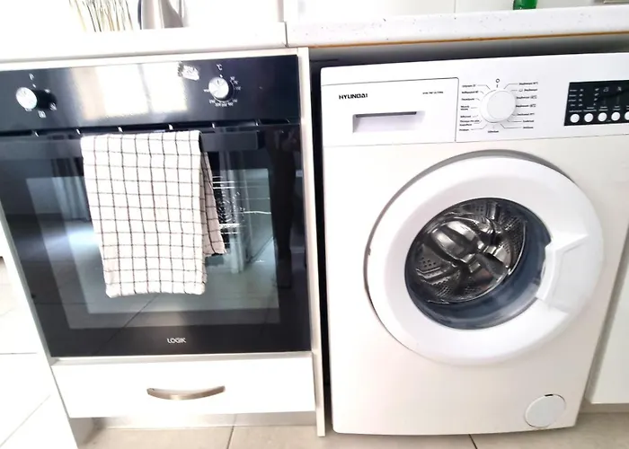 Stylish - 2 Minutes From Kastella アパート ラルナカ